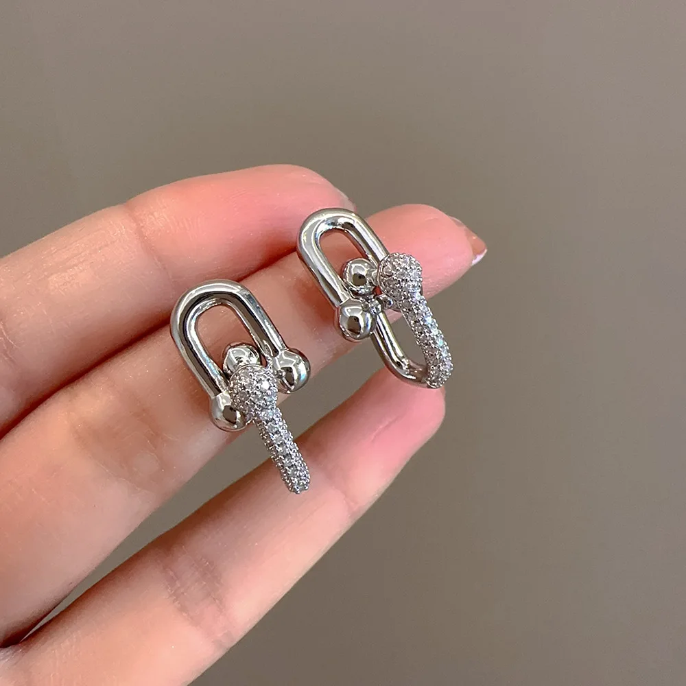 European and American retro light luxury design, zircon double ring metal buckle, U-shaped simple and niche earrings for women