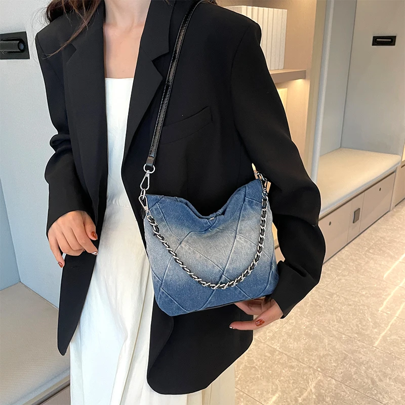 High Quality Winter New Women's Bag Youth Fashion Trend Versatile Shoulder Bag Hot Selling Commuter Large Capacity CasualHandbag