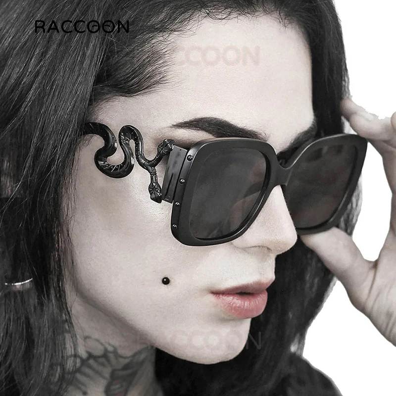 2024 Fashion Vintage Sunglasses Women Retro Classic Trendy Brand Design Gold Frame Square Sun Glasses Outdoor Shades Snake Leg