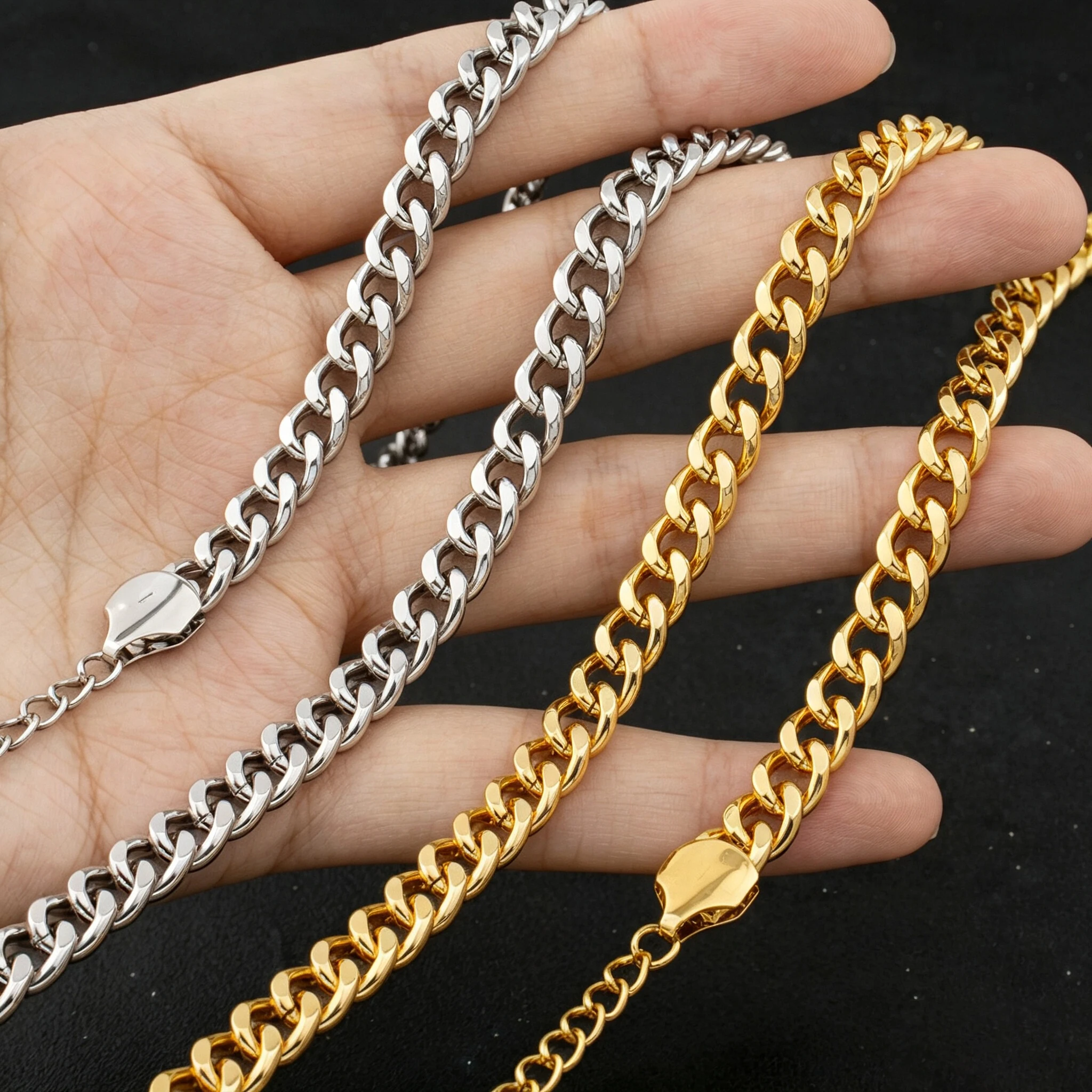 Men Accessories In Dubai - สร้อยคอและกำไลข้อมือแบบคิวบาชุบทอง 18k จากดูไบ ความยาว 60 ซม.