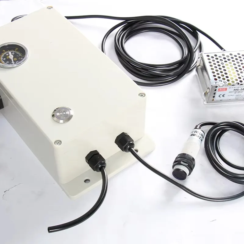 Numerical control edge banding machine Woodworking machinery Parts edge banding machine Tool cleaning device