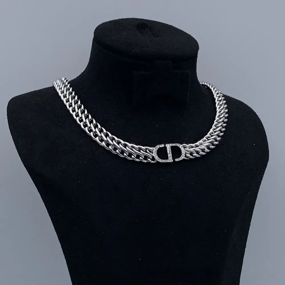 2025 قلادة كلاسيكية جديدة فاخرة بحروف عتيقة هدية متعددة الاستخدامات لذكرى الحبيب #2