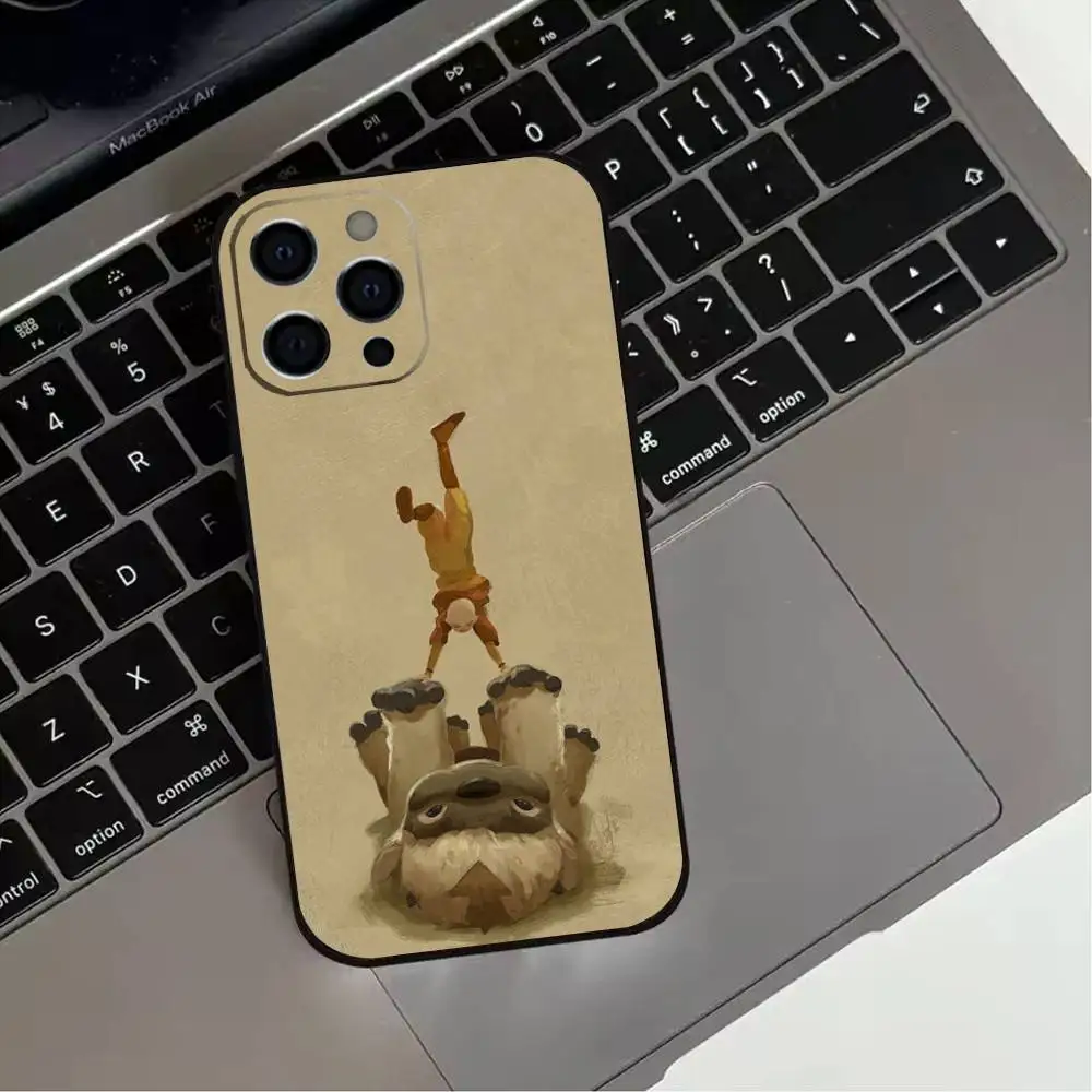 حافظة هاتف A-Avatar 12A-Appa Y-Yip لهاتف iPhone17,16,15,14,13,12,11 Plus، Pro Max غطاء أسود ناعم