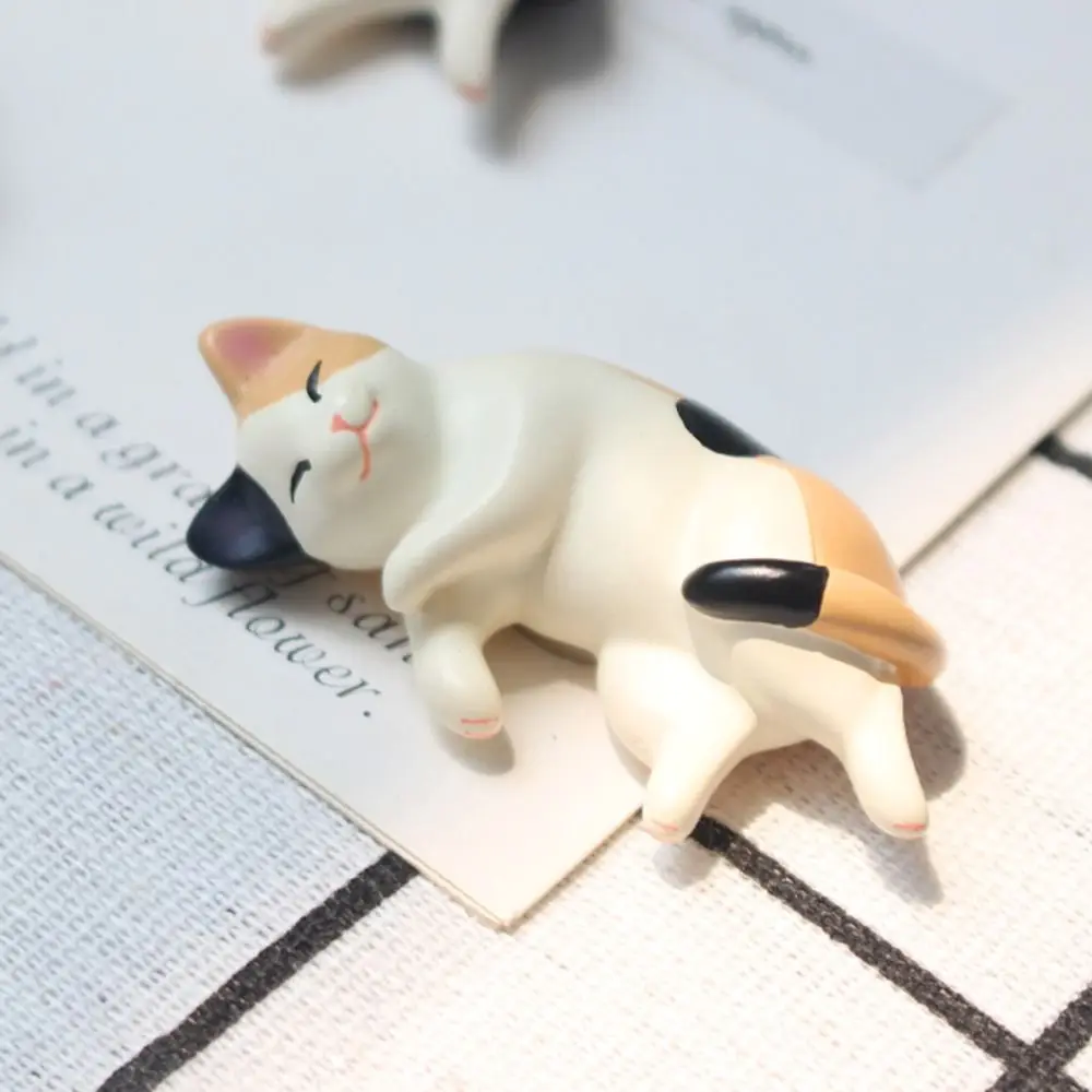 Cute Simulated Cat Fridge Ornaments Simulation Resin Cat Resin Accessories Handicraft Sleep Cat Lazy Cat Miniatures Cupboard