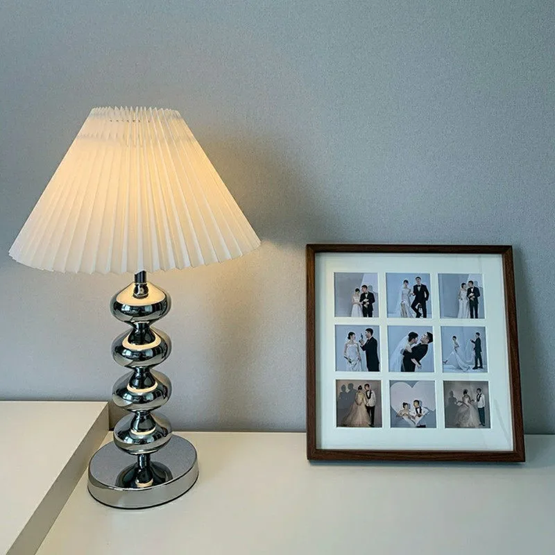 Nordic Pleated Fabric Eye Protection Table Lamp Modern Minimalist Decoration Night Desk Lights Bedroom Bedside Study Living Room