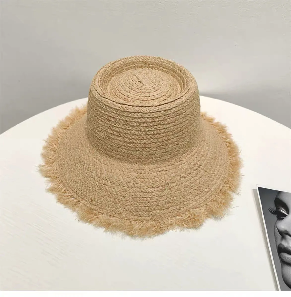 

New Summer Raffia Straw Wide Brim Sunshade Beach Holiday Beach Lady Sun Cap Women Casual Hat Designer Hats Fashion Show Style