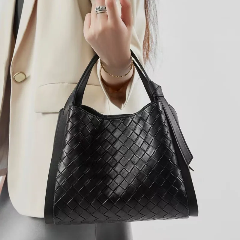 New Women's Bags with High-End Feel, Cowhide Casual and Fashionable Single-Shoulder Crossbody Genuine Leather Embossed Basket