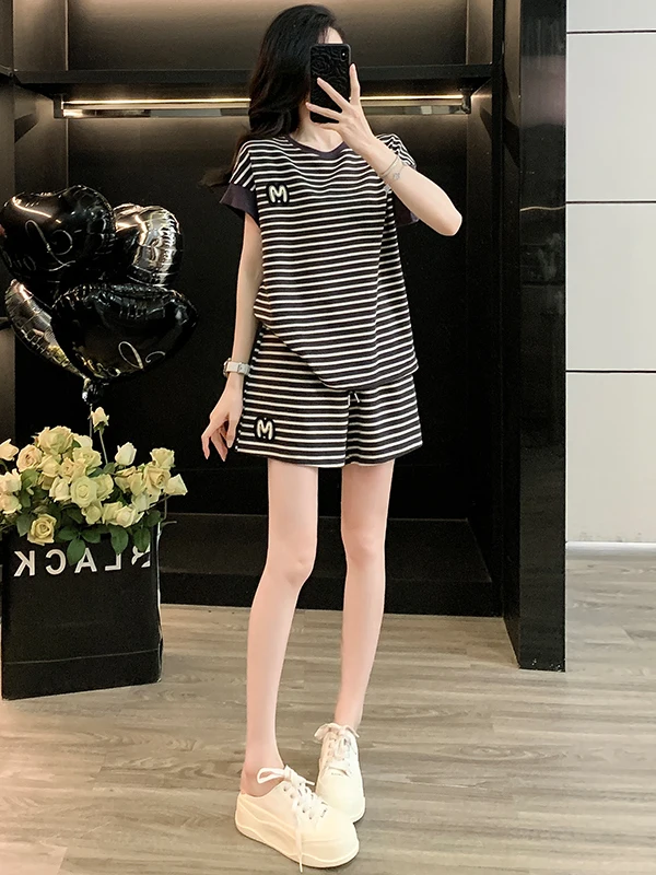 

Fashionable Sportswear Set Women's Slimming Stripe Short Sleeve T-shirt Shorts Two-piece Summer Casual Wear Age-defying