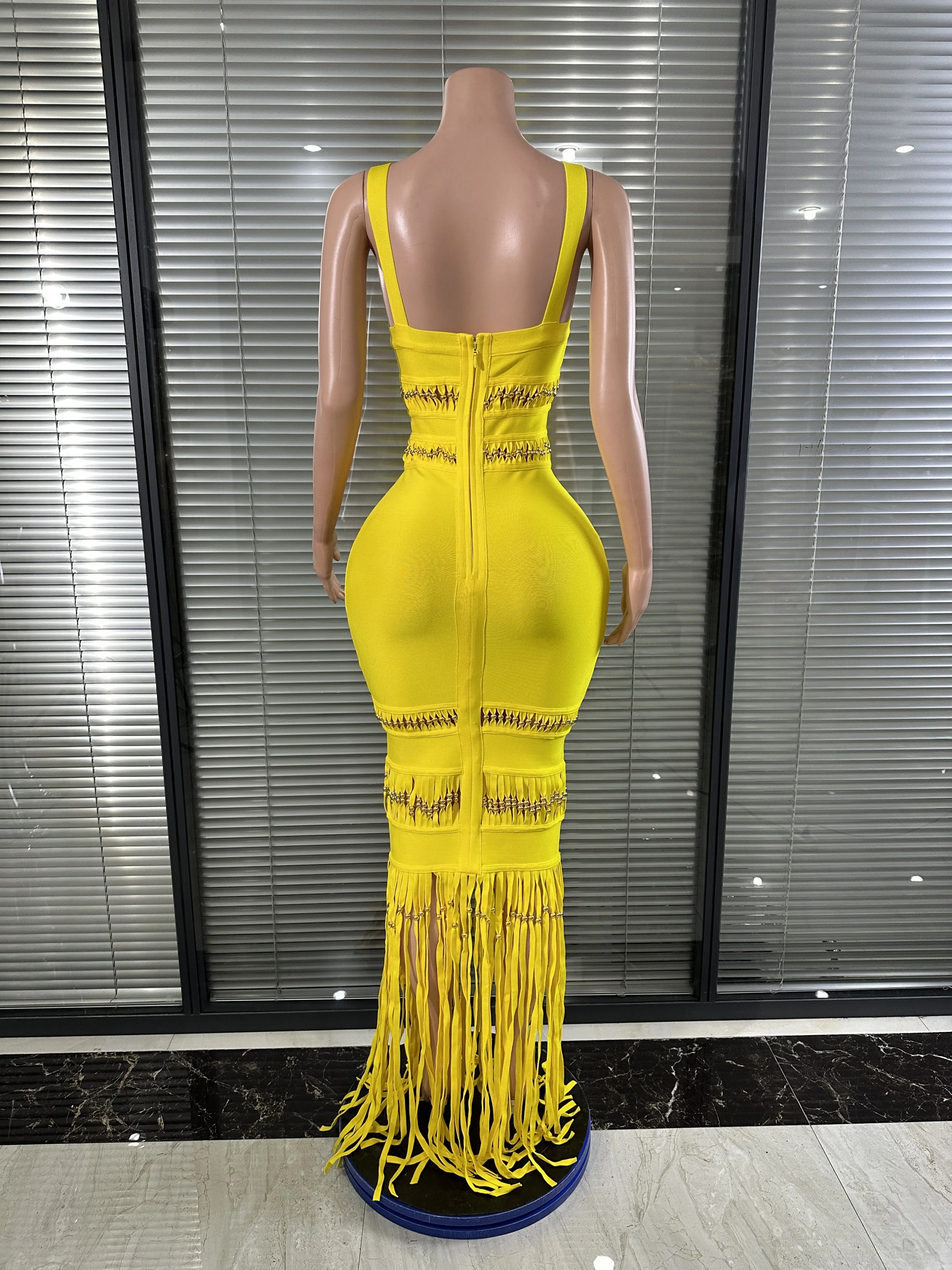 Abito da donna lussuoso senza maniche sexy con colletto quadrato scava fuori aderente lungo nappa aderente con fasciatura elegante ufficio da sera per feste