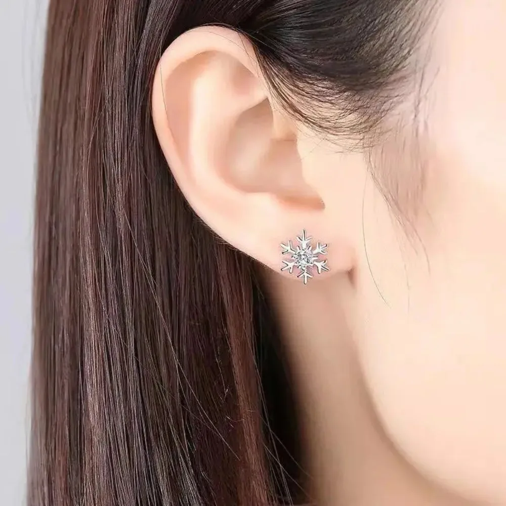 Korean Exquisite Sliver Color High Quality 5A Zircon Snowflake Stud Earrings for Women Romantic Christmas New Year Jewelry Gifts