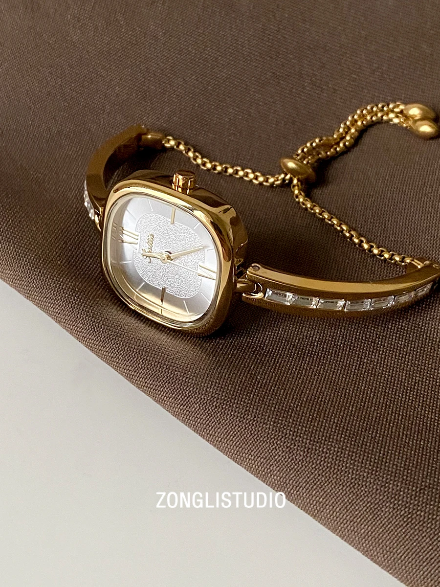 

New Women'S Clock Watch, A Luxurious Bracelet Watch With A Sophisticated And Elegant Design. A Perfect Gift For Women.