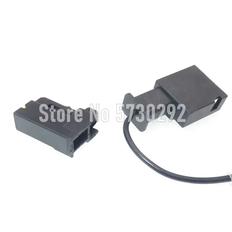 1P 178471-2 Socket Automobile Horn Plug Wiring Harness For Toyota Camry Highlander Corolla