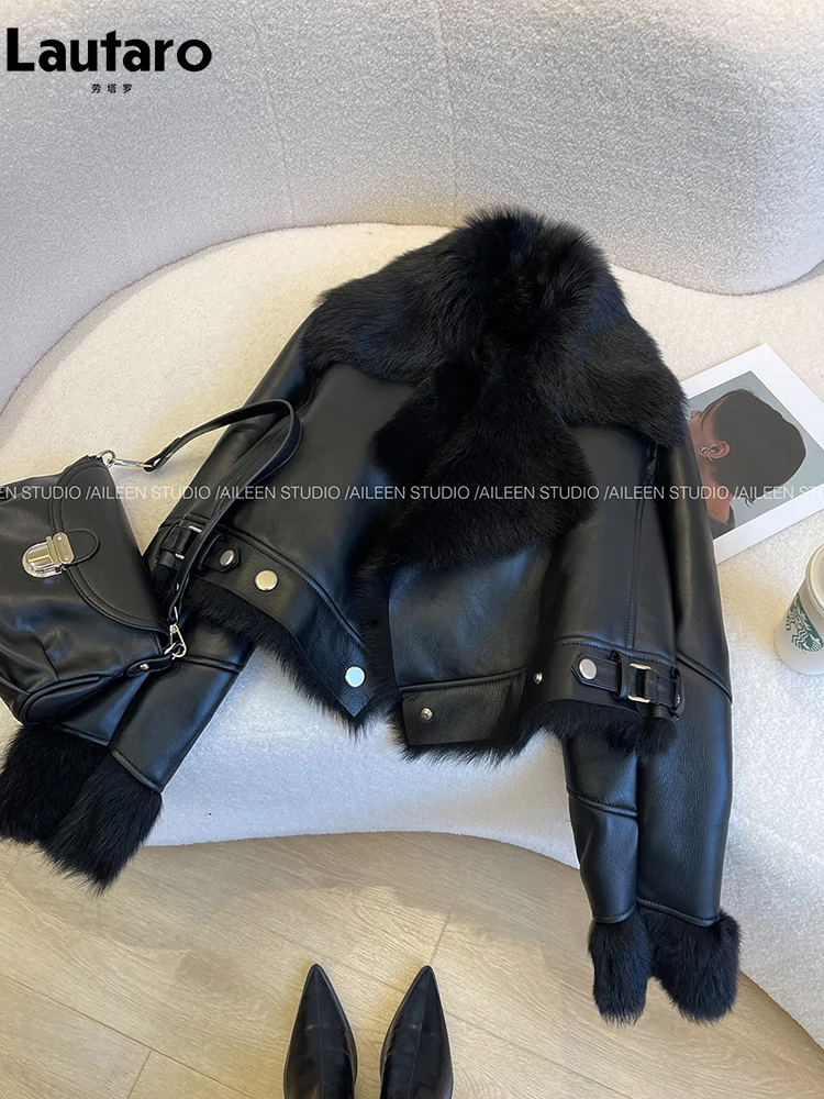 

Lautaro Autumn Winter Cool Short Loose Black Thick Warm Soft Hairy Faux Sheepskin Coat Women Luxury Designer Fluffy Jacket 2024