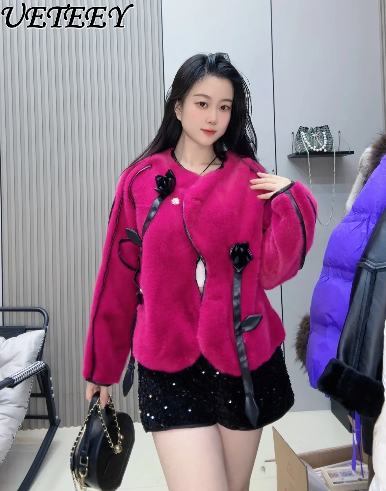 Nuevo abrigo peludo corto de invierno con flores en 3D, chaqueta elegante de bloque de Color versátil para mujer, abrigo de piel sintética con cuello redondo a la moda exquisita