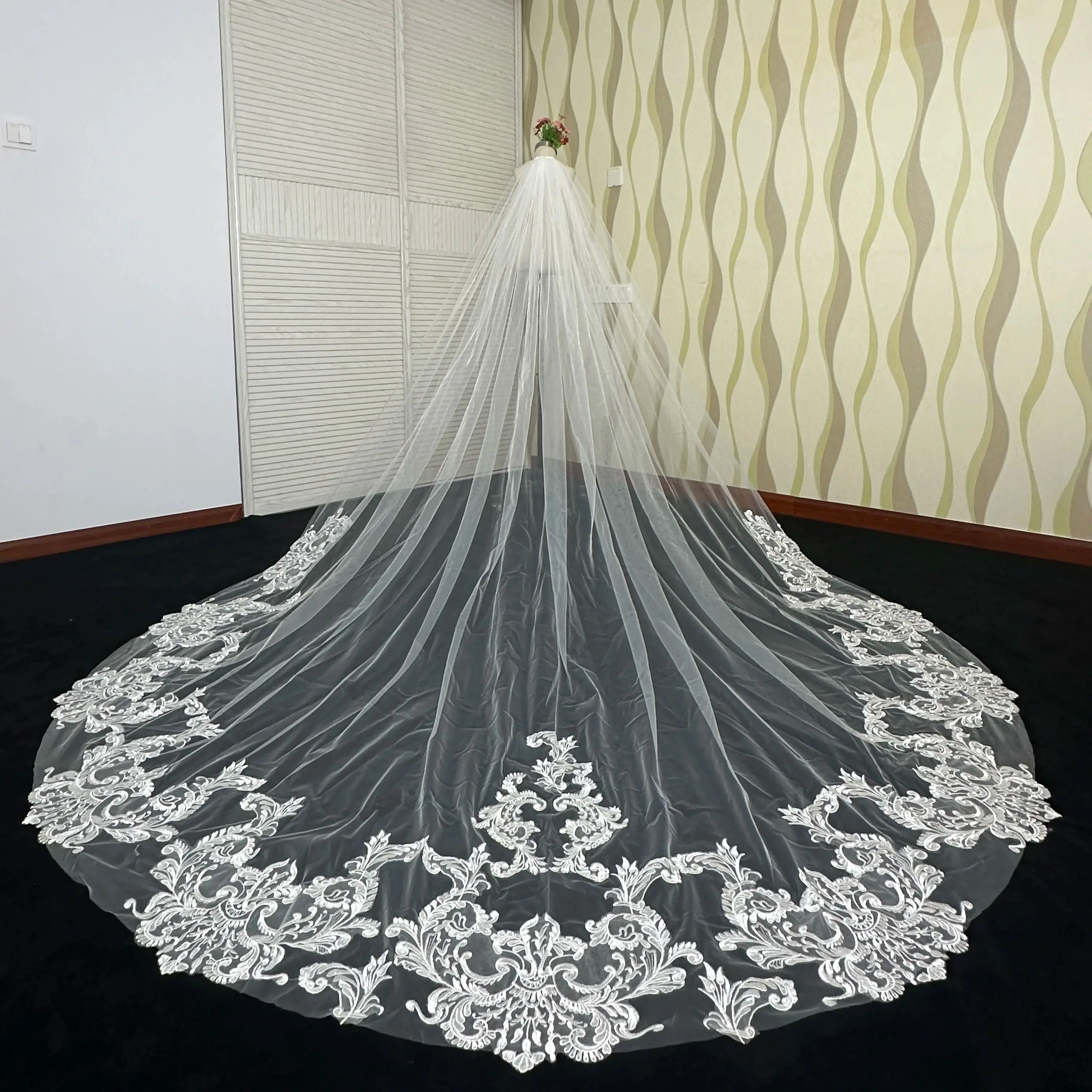 Real Photos 2 T Long Lace Wedding Veil 4 Meters White Ivory Bridal Veil with Comb Blusher Bride Headpiece Wedding Accessories ﻿