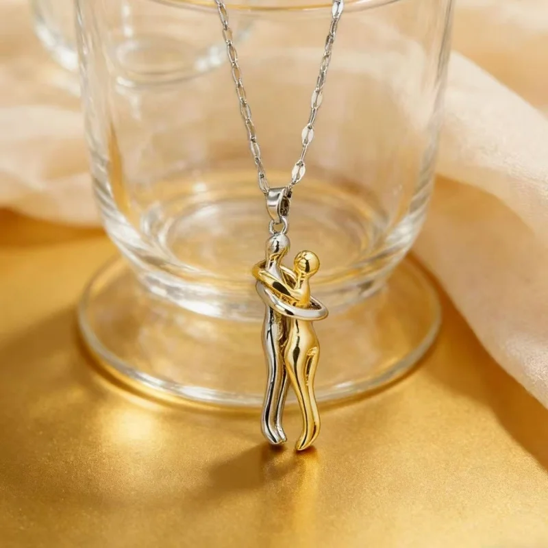 Couple's Embrace Dual-Tone Metal Necklace for Women Unique Design Lockbone Chain Jewelry Pendant Non-Fading Versatile Accessory