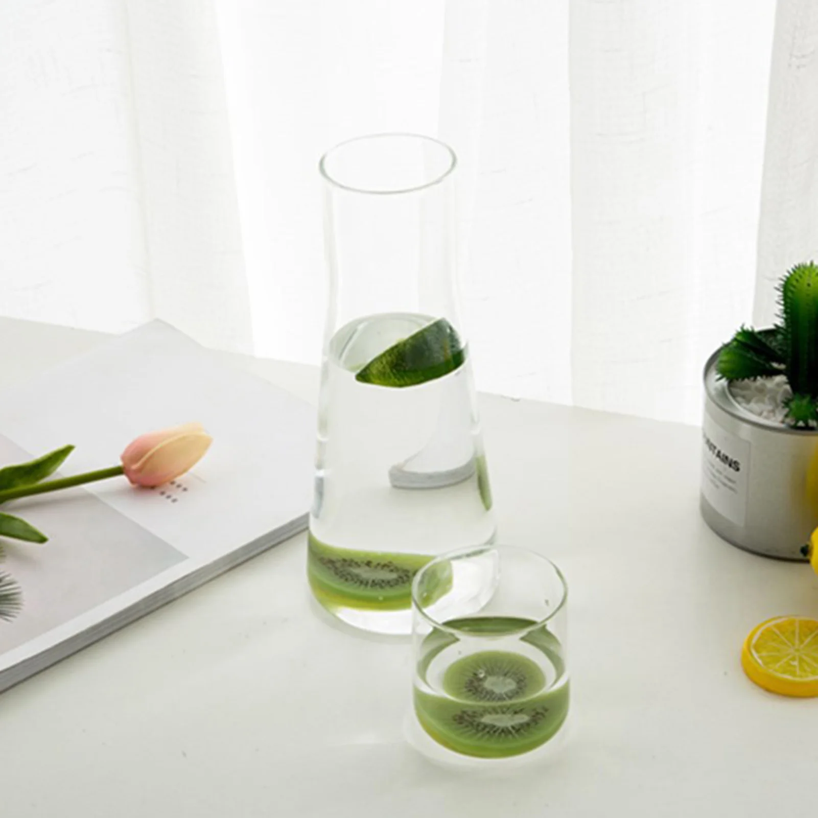 Clear Glass Carafe Water Kettle Thickened -Borosilicate Glass Water Pitcher Suitable for Guest Room Office