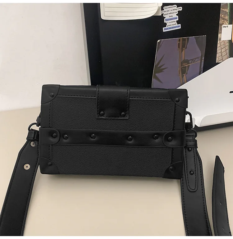 New Fashionable and High-end Men's Crossbody Box Bag, Small Square Bag, Trendy and Retro Lockable Single-shoulder Crossbody Bag