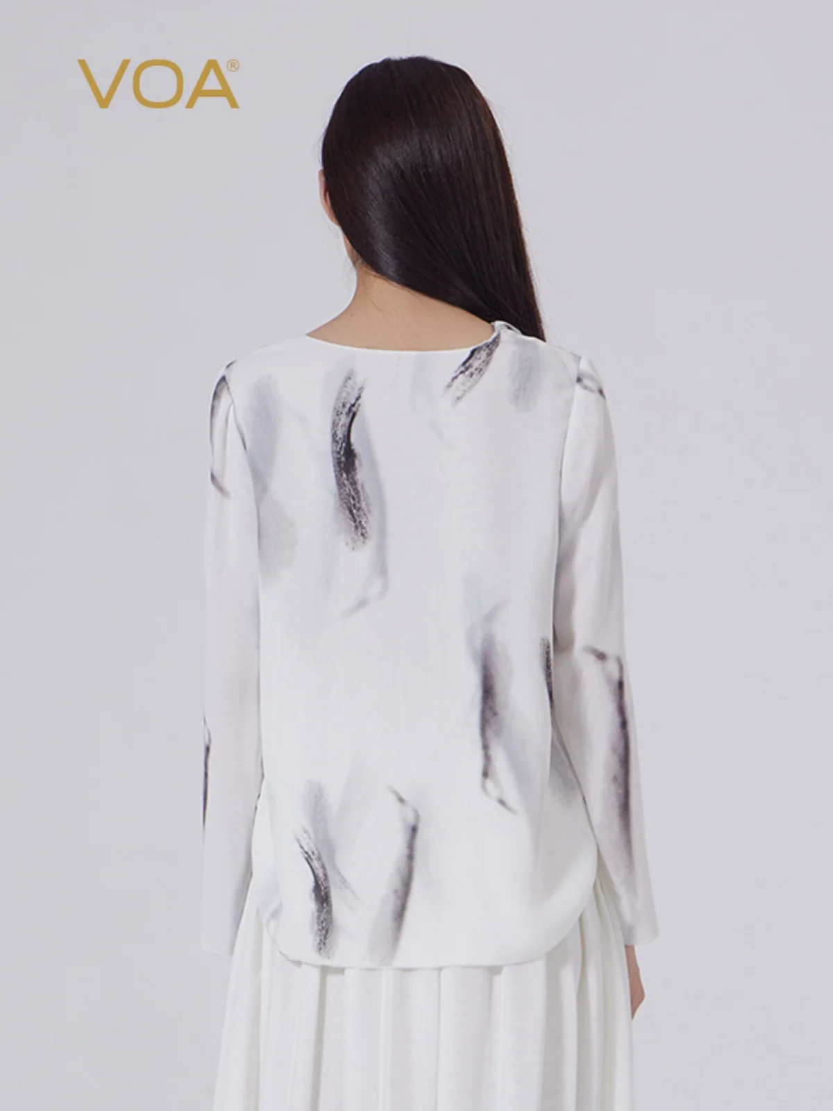 VOA12 momme mulberry silk printed Georgette asymmetrical design long-sleeved loose T-shirtBE1803