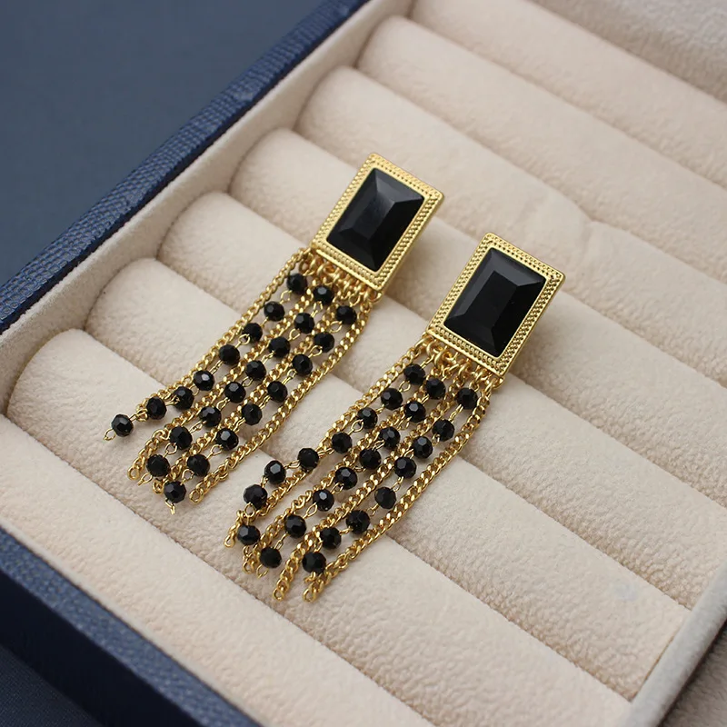

Black Crystal Tassel Earrings Square Gemstone Sweep Shoulder Earrings Handmade Retro Medieval