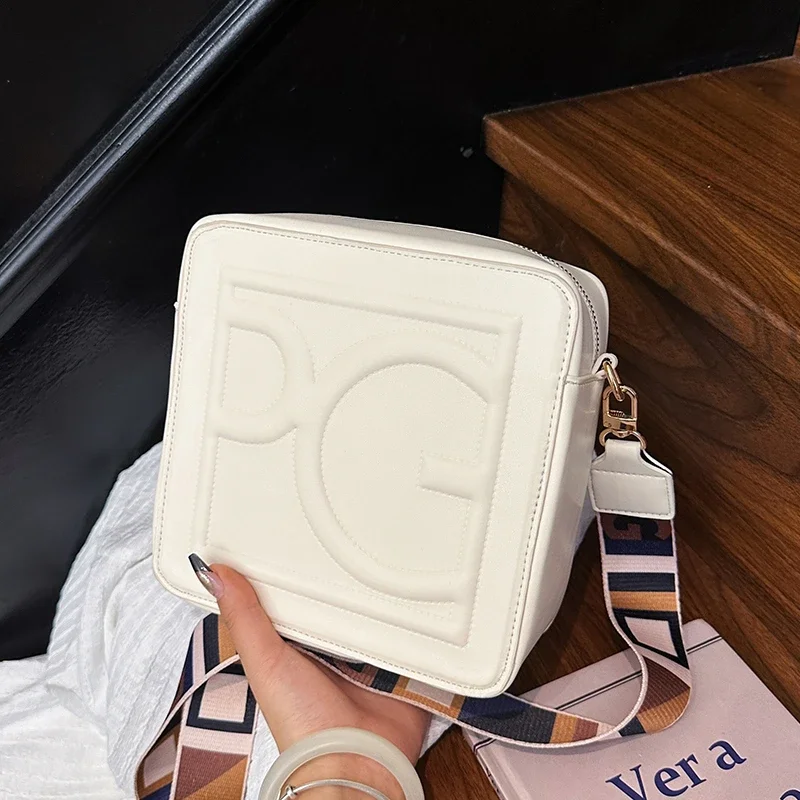 

Women's Leather Crossbody Bag By Famous Designer - Elegant Ladies Messenger Bag Classic Tote Handbags Use