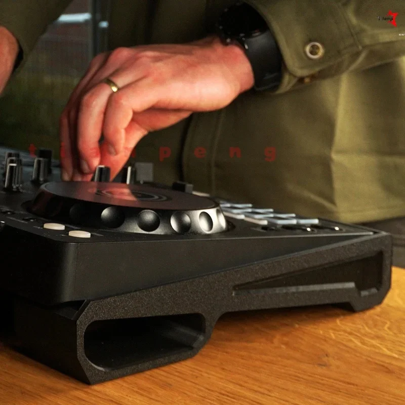 Reinforced Heavy‑duty Ergonomic Tilt Desktop Stand for Pioneer DDJ‑FLX4 Anti‑shake Anti‑slip Elevated DJ‑mixer Holder Base