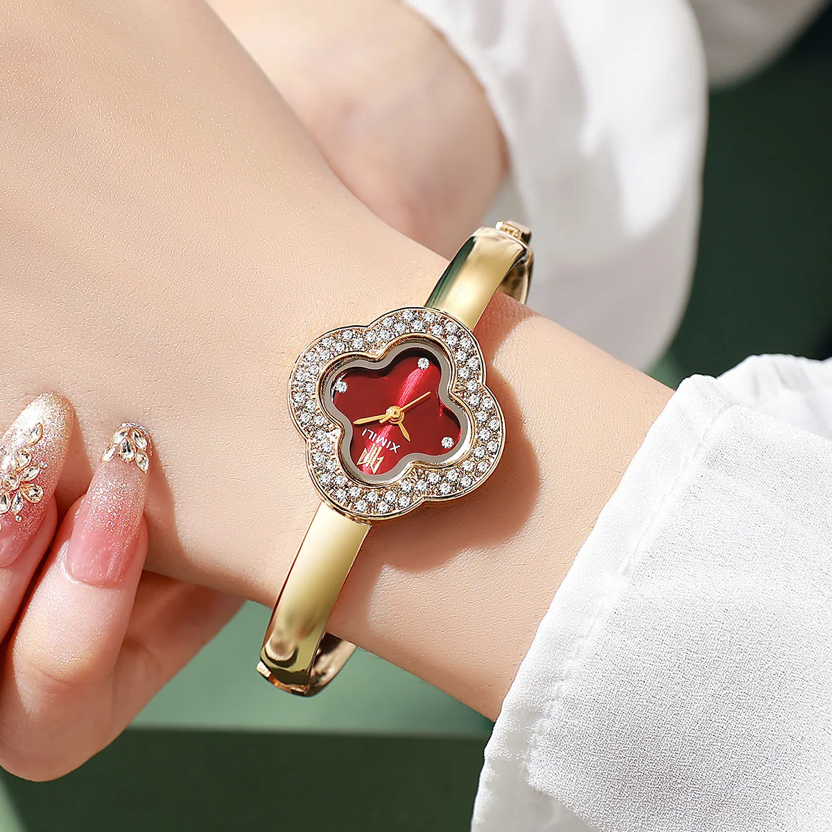 New fashionable, luxurious, high-end watch with niche design, bracelet style watch, women's watch, quartz watch image 4
