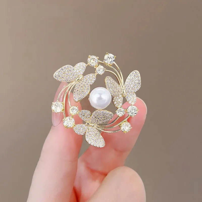 Elegant Pearl Crystal Butterfly Wreath Brooch Fashion Temperament Jewelry Suit Clothing Coat Safety Pins