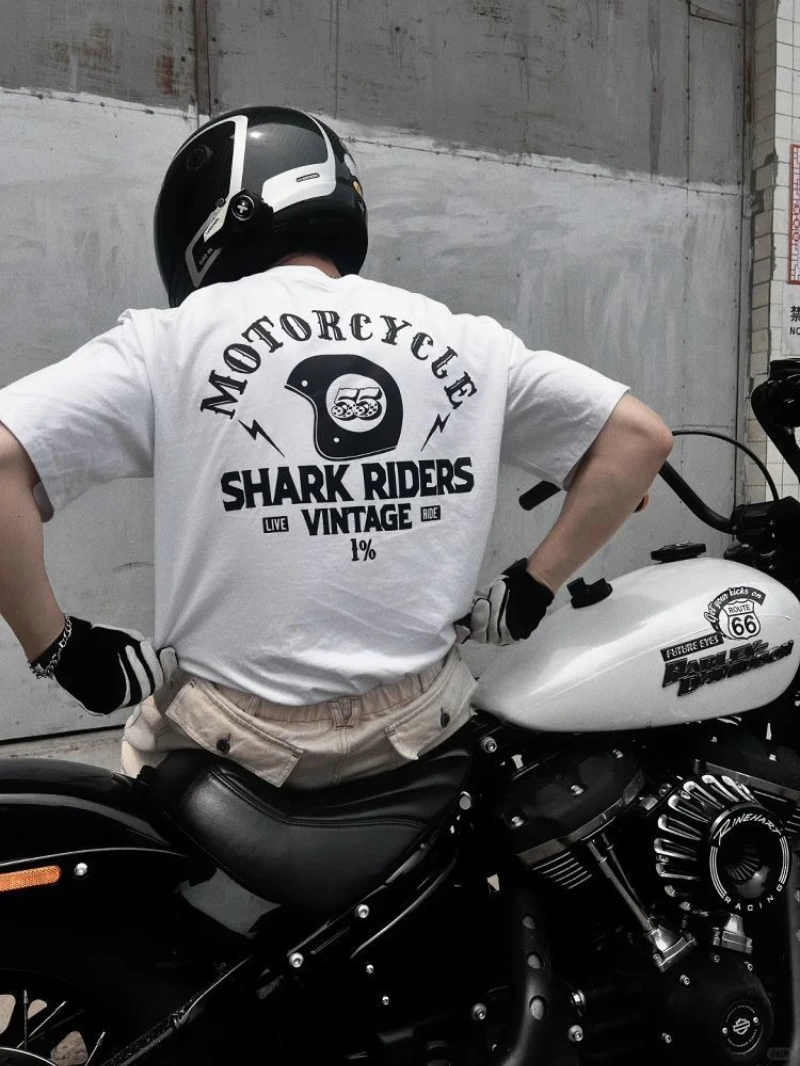 

Retro Locomotive Helmet Printed Motorcycle T-shirt for Men and Women Vintage Loose Printed Crew Neck Riding Couple Casual Top