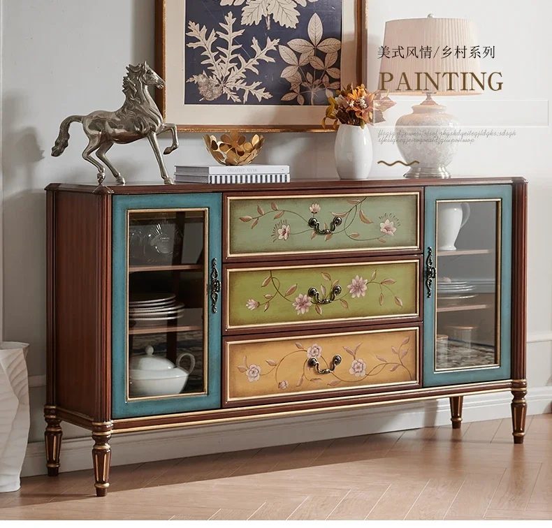 

Американский винный шкаф, хранилище у стены, бытовой ретро со стеклянным обеденным шкафом.