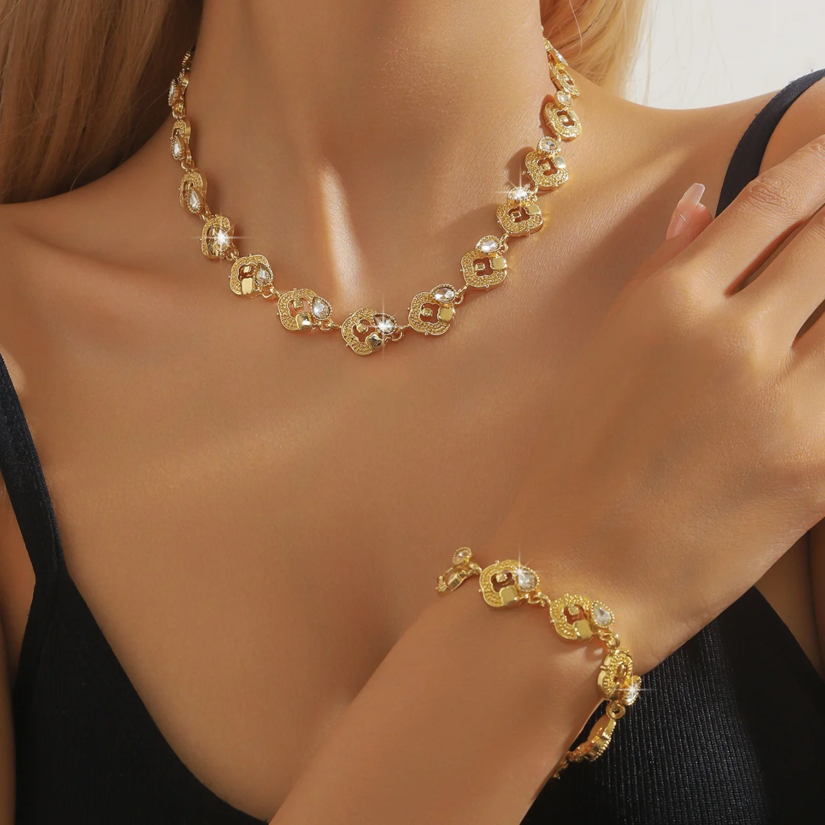 

Fashion round full diamond necklace and bracelet set - a high-end and versatile two-piece set. Wife's Gift