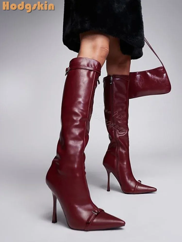 

Ботинки винно-красного цвета с металлической пряжкой, сапоги до колена из искусственной кожи с острым носком и боковой молнией, женская осенняя новая модная современная обувь 2025