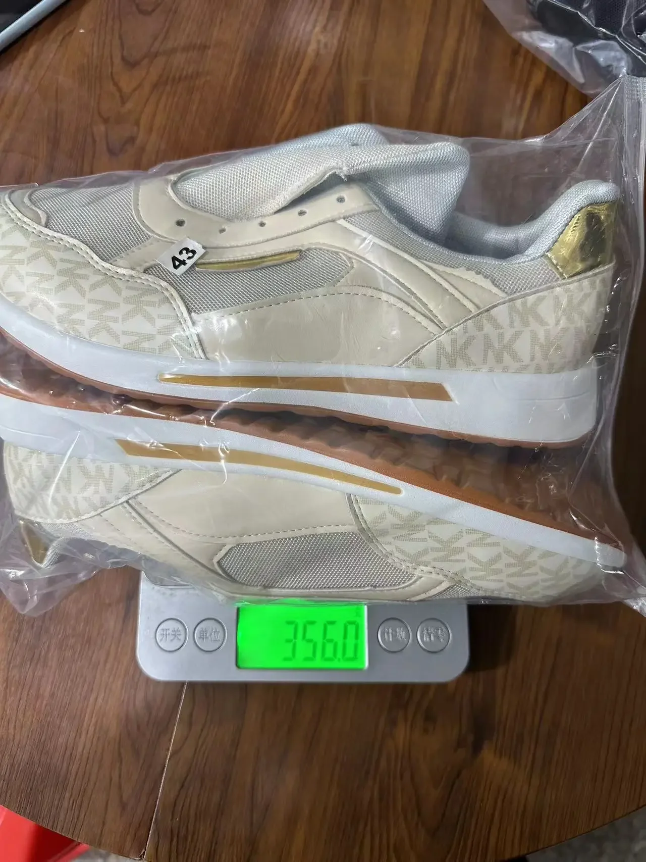 2025 ربيع كبير إسفين موضة عادية أحذية نسائية مريحة في الهواء الطلق تنوعا خفيفة الوزن رياضية المرأة أحذية مفلكنة