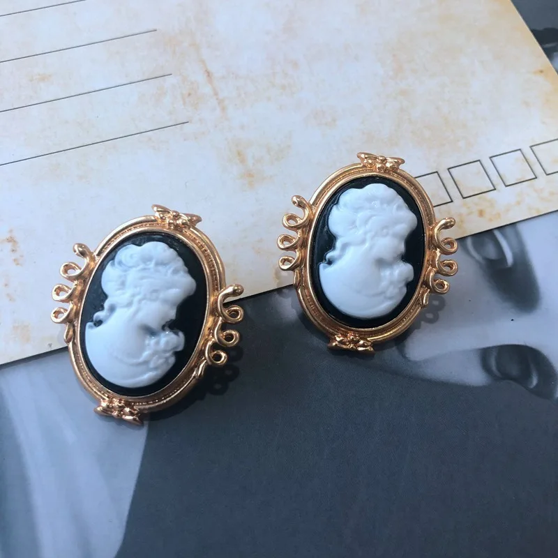 Victorian Crystal Rhinestones Cameo Vintage for Women Queen\'s Cameo Beauty Head Ear Stud Accessor Girl Gift 2023 New