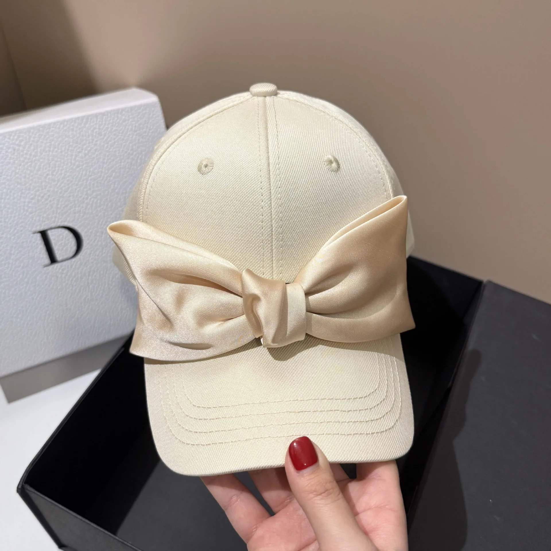 

2025 Korean High-Quality Cute Bow Baseball Cap - Versatile Outdoor Sunscreen for Small Face, Casual Style