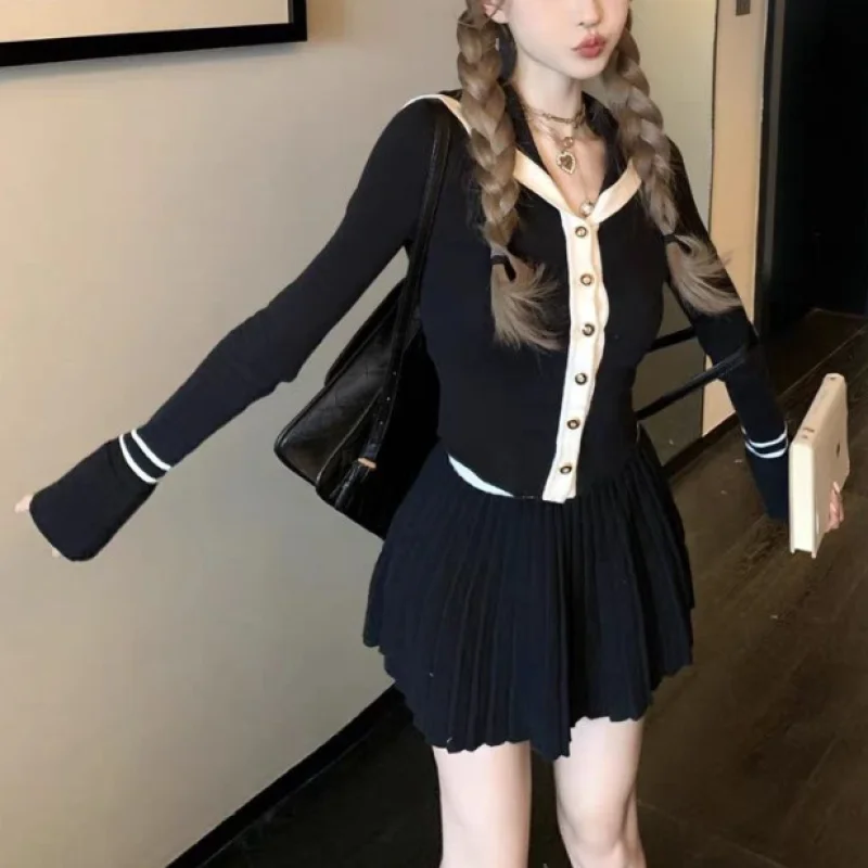 

Korea Fashion Knitted Suit Office Lady 2024 Autumn Button Casual Sweater Tops Slim Y2k Mini Skirt Party Elegant 2 Piece Set Chic