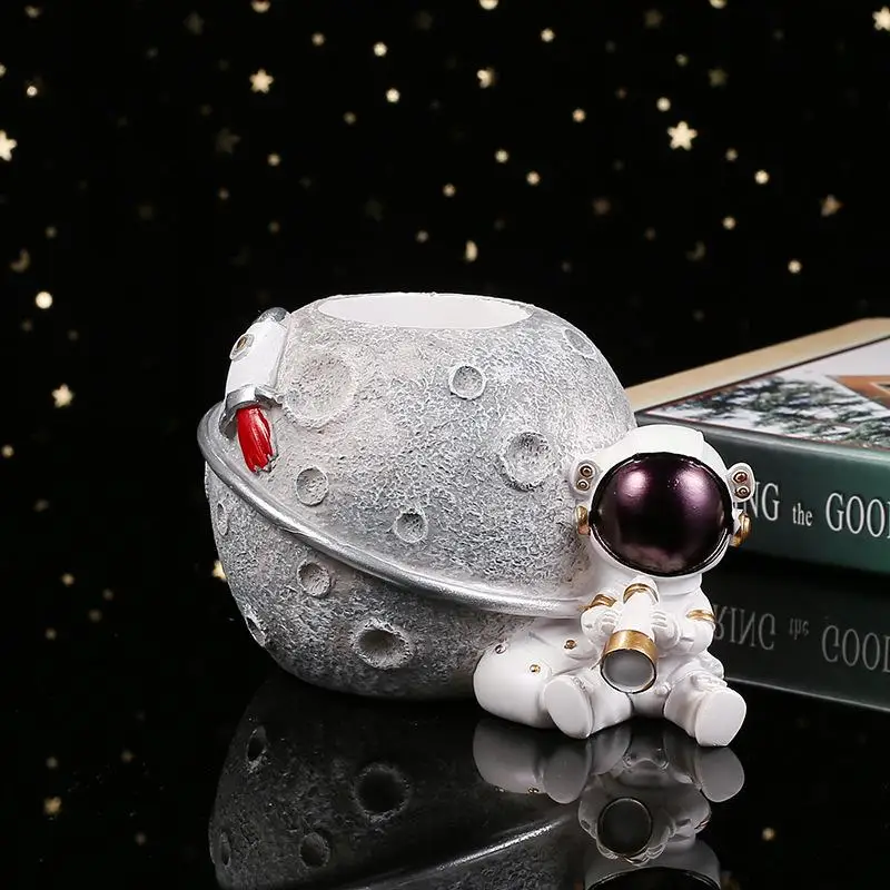 Creative Astronaut Shape Resin Pen Holders Tabletop Stationery Portable Storage Multifunctional Decorative Ornaments