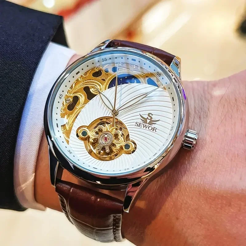 

Luxurious Men's Automatic Mechanical Watch, Featuring a Skeleton Design That Blends Luxury and Fashion This Watch Features a Skeleton Tourbillon and a Half-Moon Design, Making It Perfect as a Gift during Holidays and Business Gatherings, Reflecting a Retr