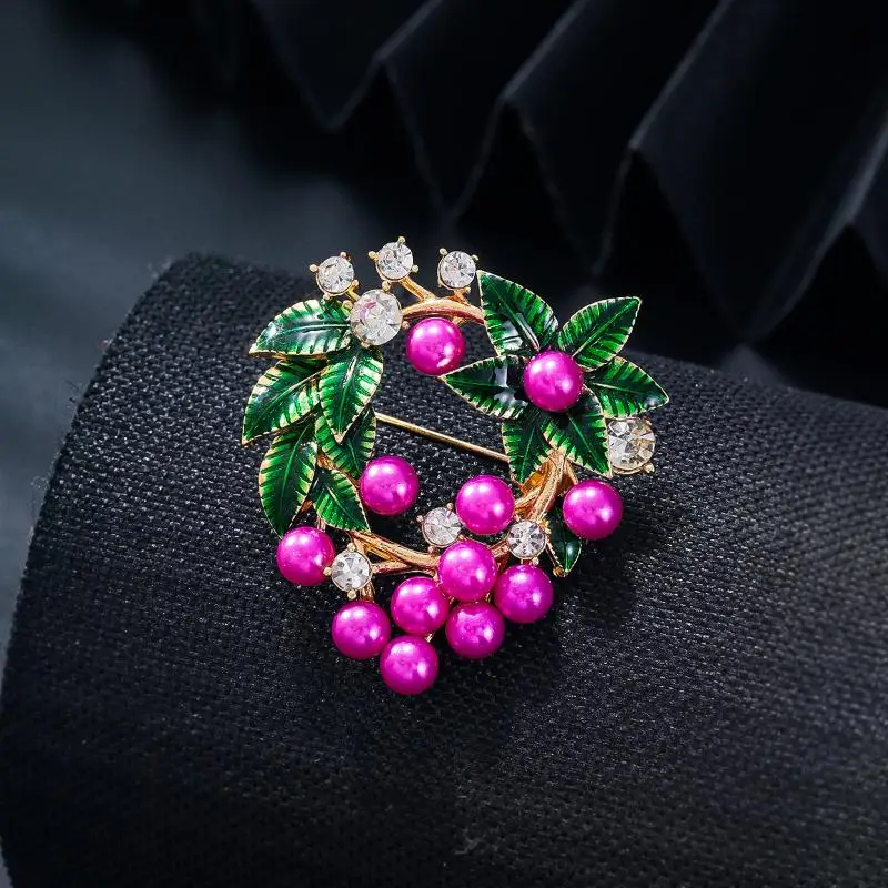 تنوعا الإبداعية الزركون يترك التوت إكليل سبيكة عيد الميلاد بروش الصدر مشبك DIY فستان البدلة وشاح الديكور هدية