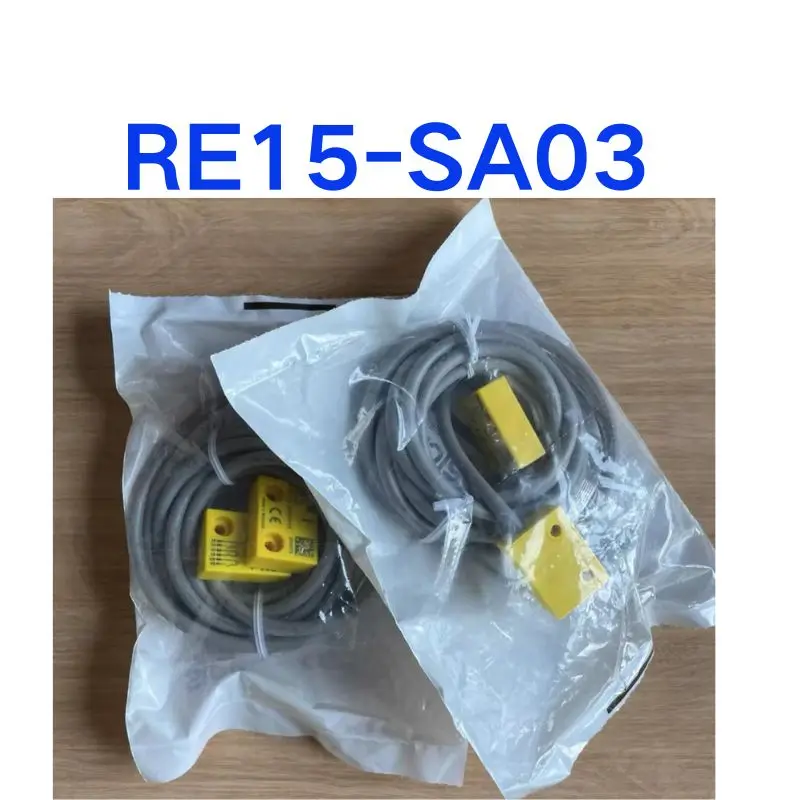 

New RE15-SA03 Order Number: 1072460 Non Contact Safety Switch Quick Shipping