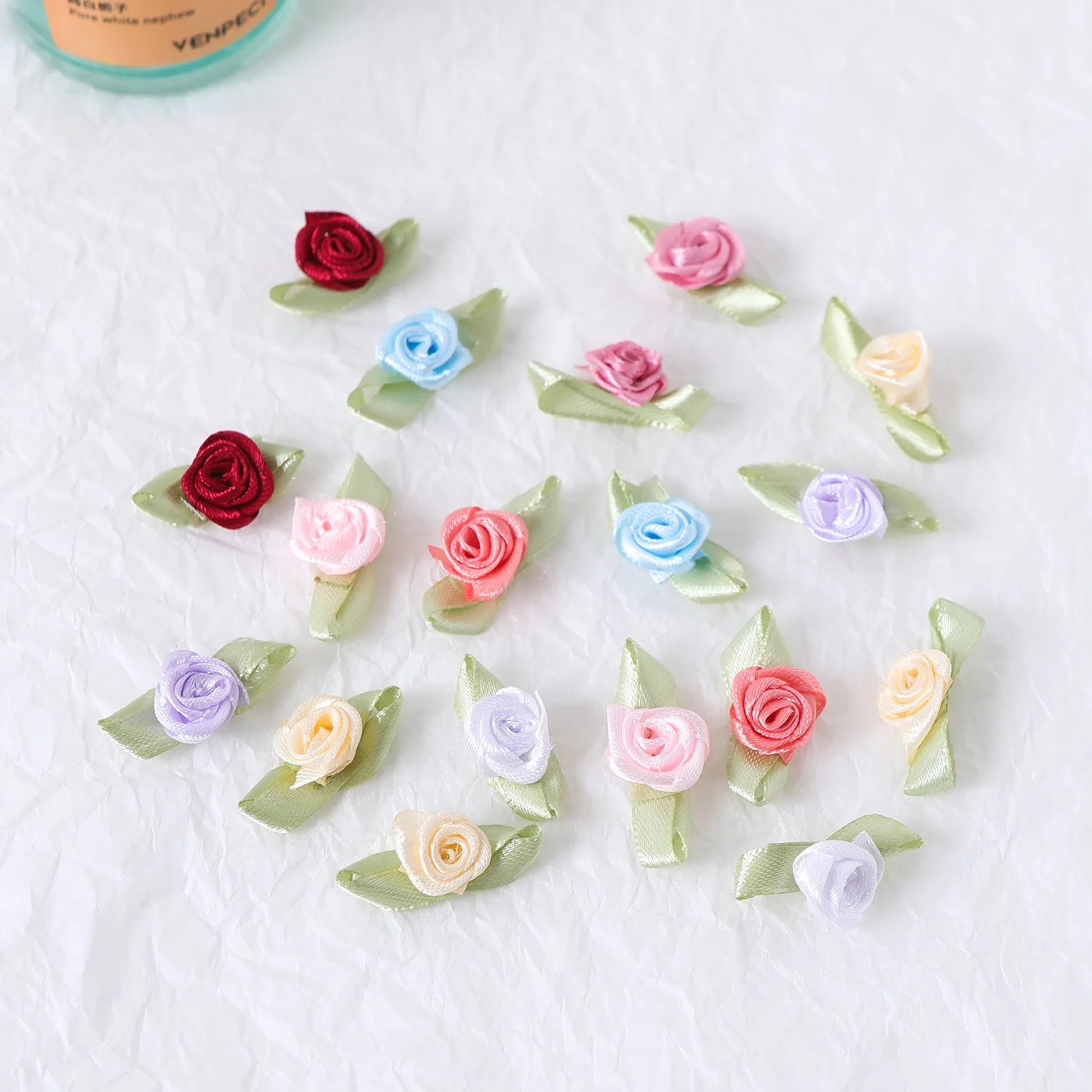 100Pcs 25mm Artificial Mini Roses Heads With Leaves Rosettes Ribbon Handmade Fabric Making Clothing Accessories Party Decoration