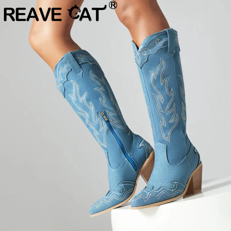 

REAVE CAT Модные женские сапоги Женские ботинки с острым носком на блочном каблуке 7,5 см Синие повседневные сапоги до колена Синий Розовый Вышивка Размер 46 47 48
