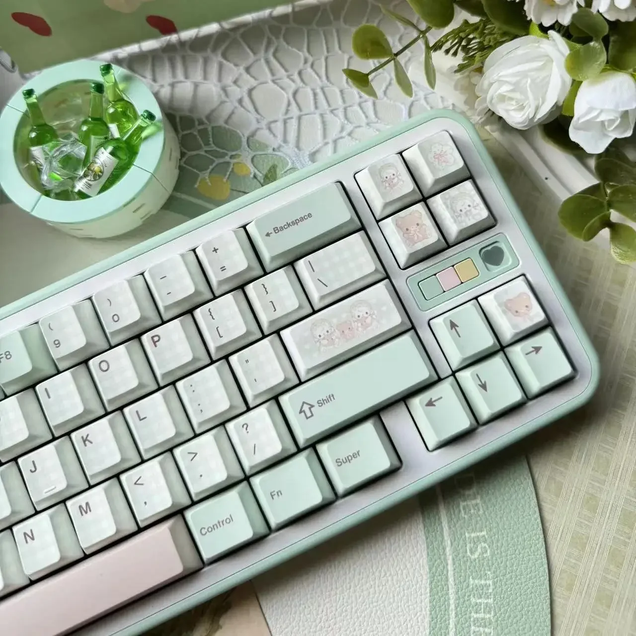 

Bear tea party, forest green PBT customized keycaps, five-sided hot sublimation