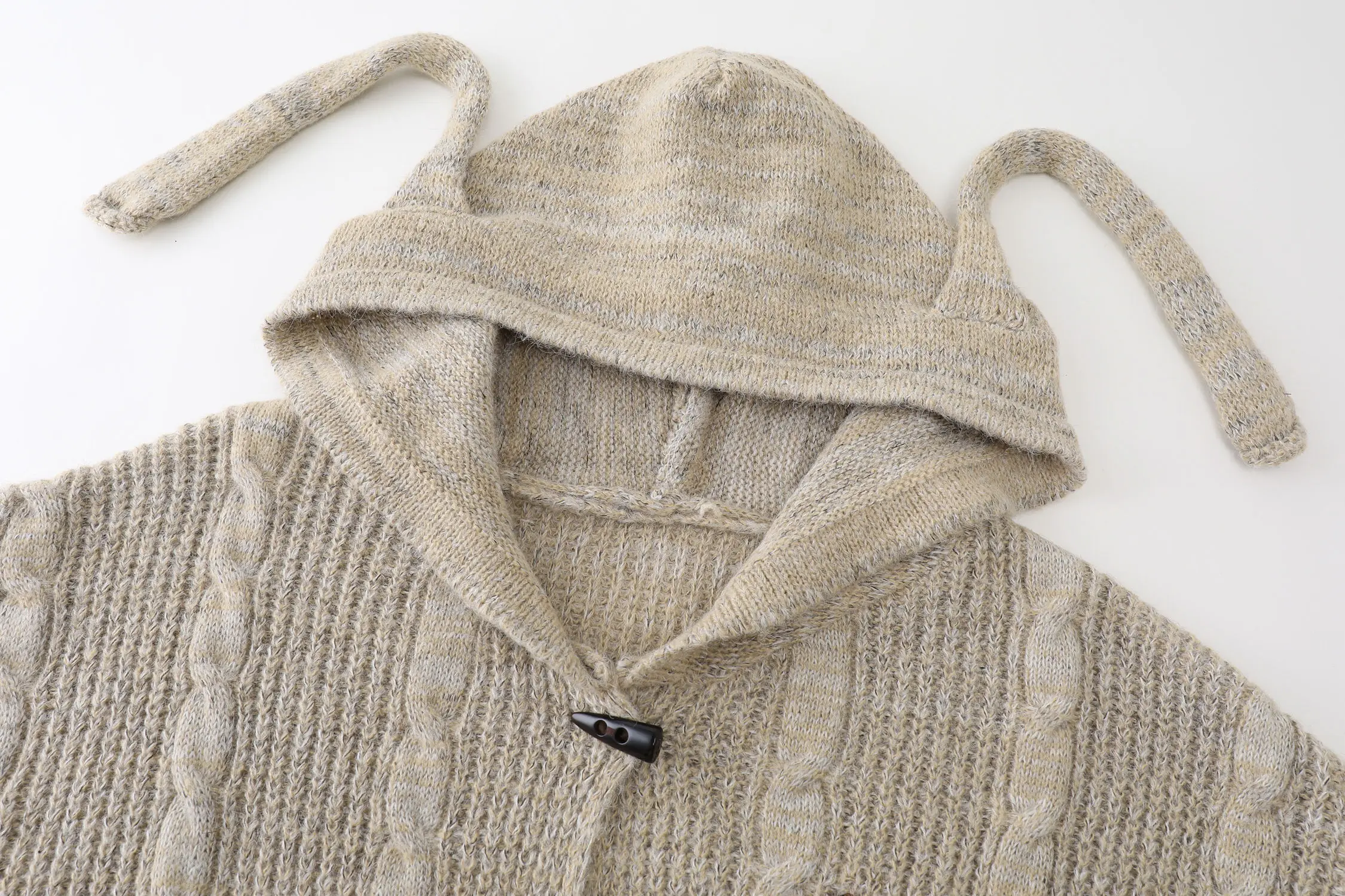 

Женские осенние кардиганы и свитеры с меховой отделкой, ажурные, многослойные, с объемными рукавами, полуоткрытым воротником, в рубчик, приталенные, с меховой отделкой, с высоким воротником, в деловом стиле