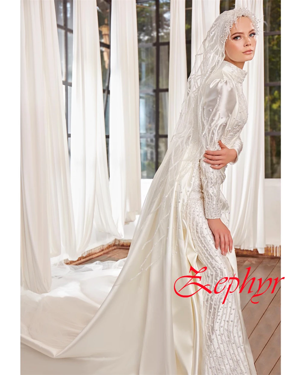 사용자 정의 만든 고품질 화이트 새틴 웨딩 드레스 섹시한 높은 넥 라인 긴 소매 채플 트레인 진주 a 라인 신부 가운