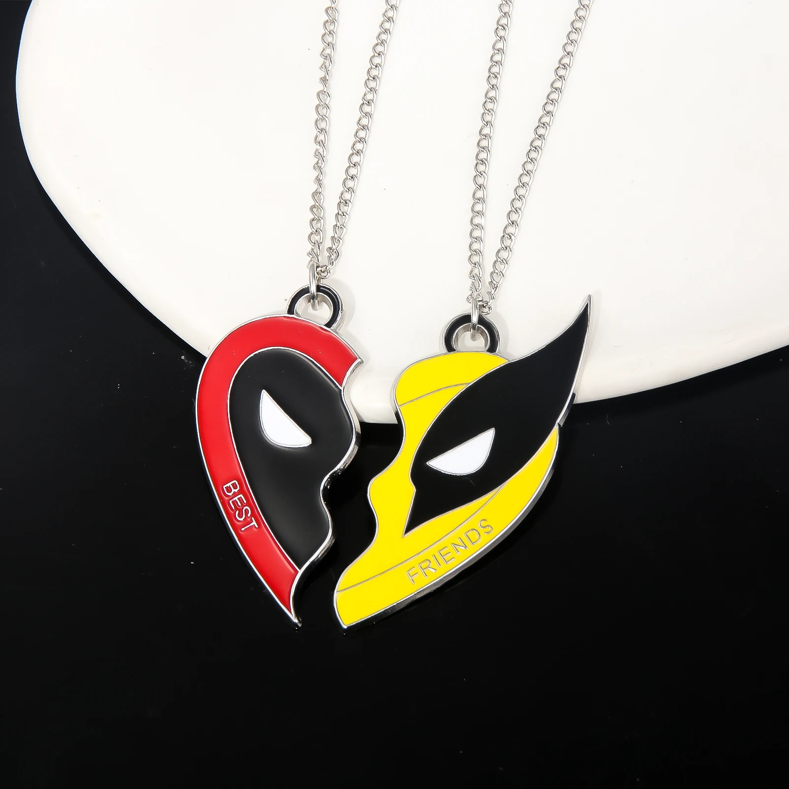 2pcs Marvel Movie Deadpool & Wolverine Necklace Best Friends Set Split Heart Matching Pendant Keychain for Fans Accessories Gift