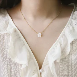2023 Natural Shell Five Leaf Flower Pendant Necklace Choker Jewelry Luxury Golden Non Tarnish Stainless Steel Necklace for Women