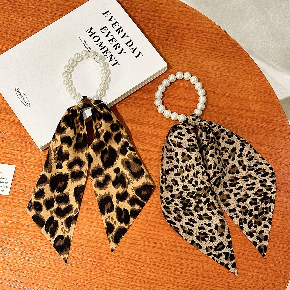 

Imitation Pearl Headband women's high-end Hair Accessories European And American Style Leopard Print Square Scarf Streamer