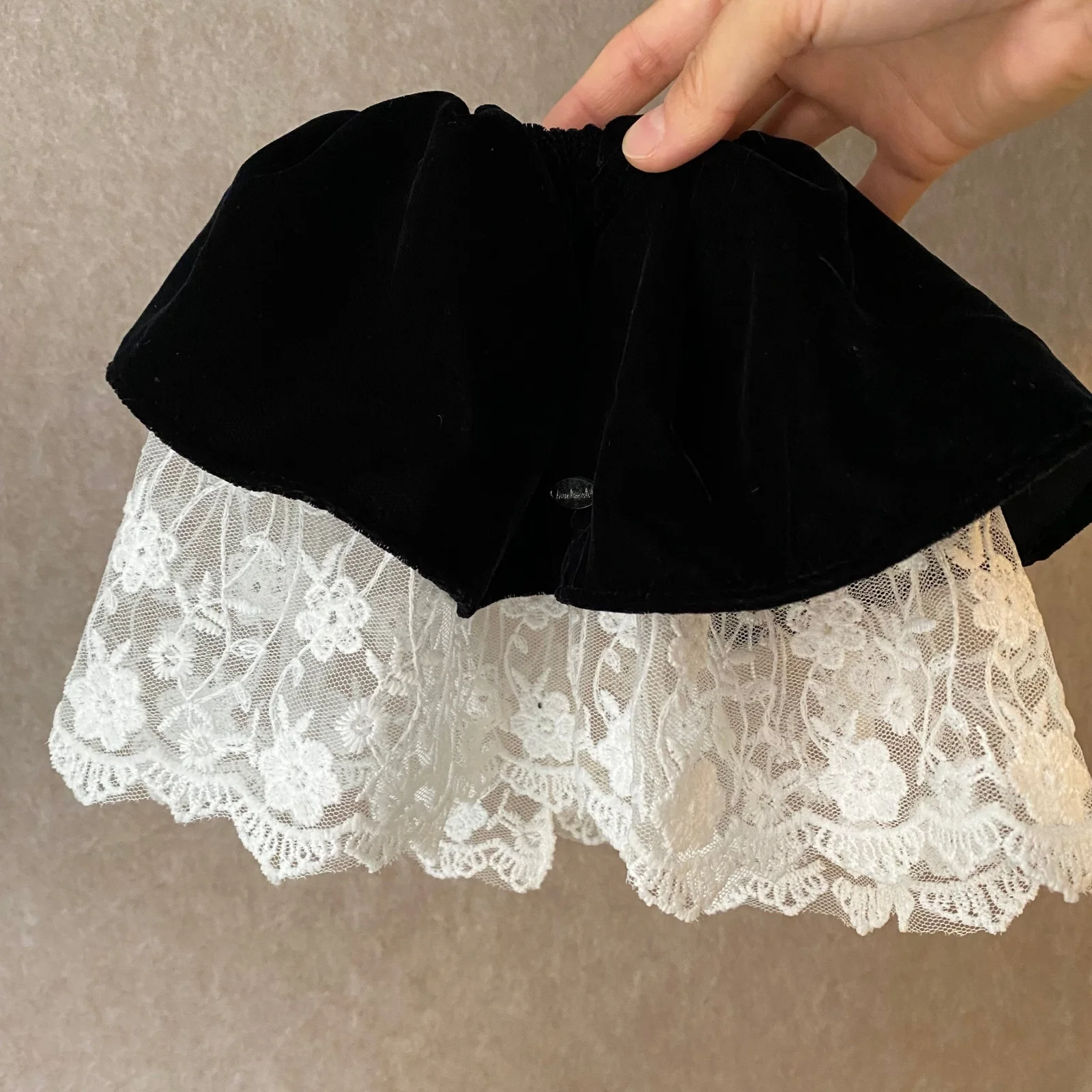 

1pc French Hepburn-Style Retro Elegant Black Velvet Lace Hem Hair Scrunchie - New Premium Hair Accessory