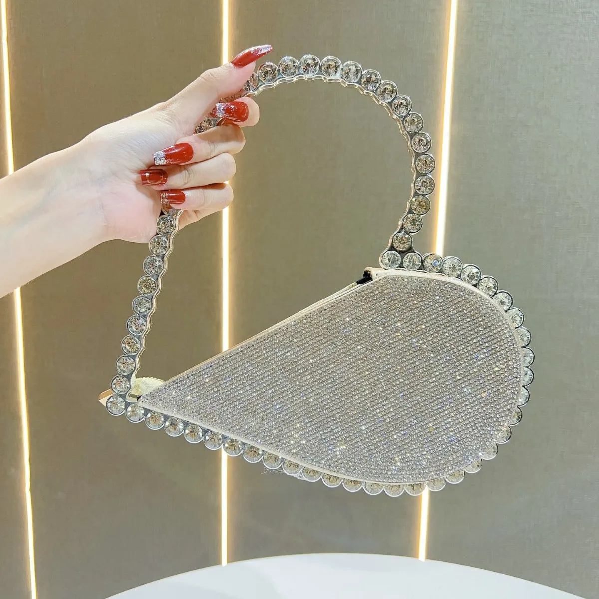Women Heart Shaped Crystal Handbag Full Rhinestone Decor Mini PU Bag Ladies Evening Wedding Party Top Handle Purse